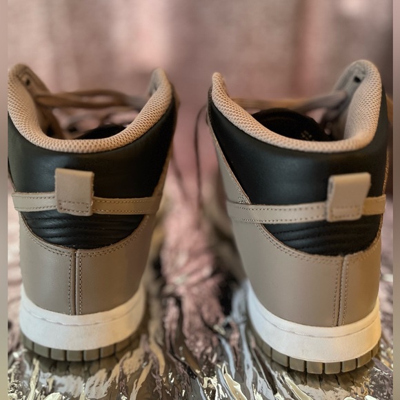 Pre loved Women’s Nike Dunk High Black, Grey and White Sneakers in Size 8 1/2 US - Picture 2 of 10